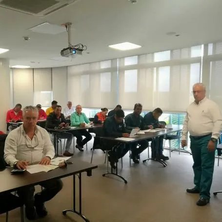 Curso presencial de protección marítima en un aula de la Academia ASI
